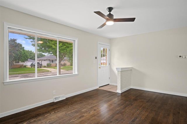 8034 W Tesch AVENUE, Milwaukee, WI 53220