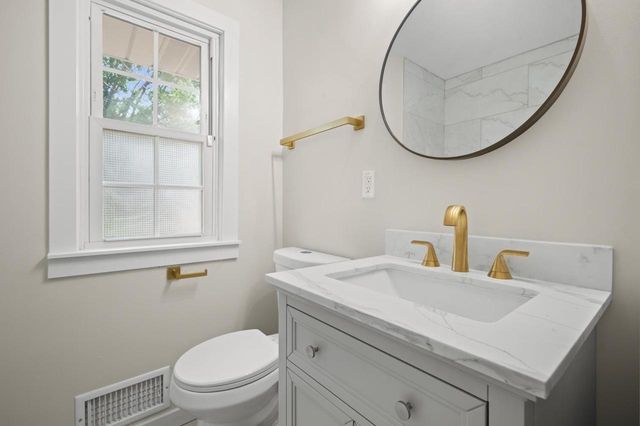 8034 W Tesch AVENUE, Milwaukee, WI 53220