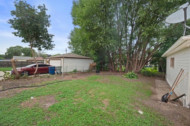 8034 W Tesch AVENUE, Milwaukee, WI 53220