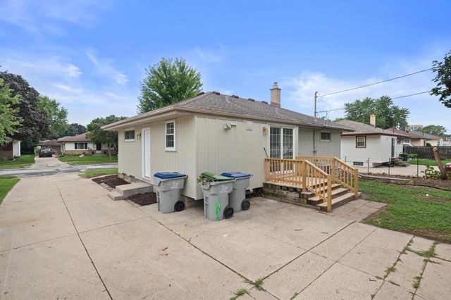 8034 W Tesch AVENUE, Milwaukee, WI 53220