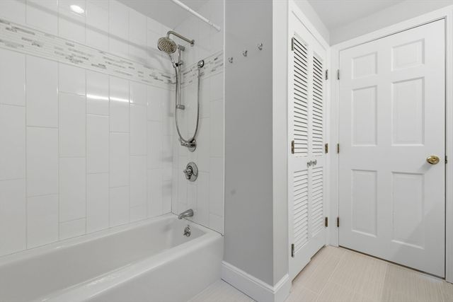 6 Glen Drive, Lynnfield, MA 01940