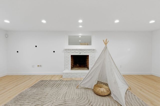 6 Glen Drive, Lynnfield, MA 01940