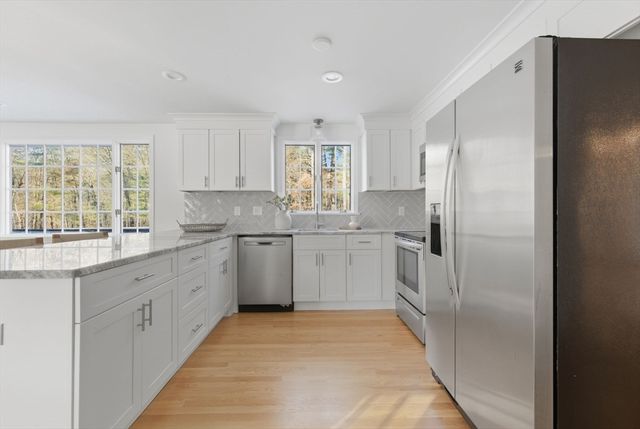 6 Glen Drive, Lynnfield, MA 01940