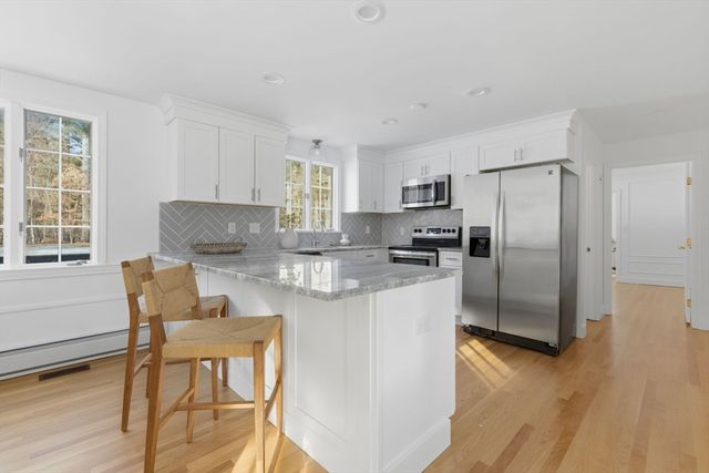 6 Glen Drive, Lynnfield, MA 01940