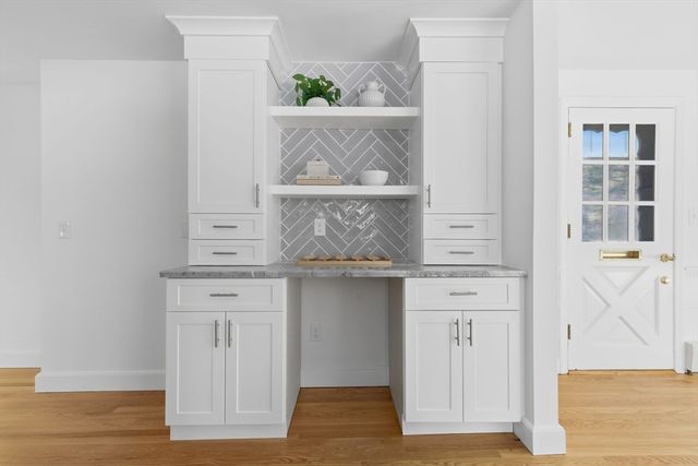 6 Glen Drive, Lynnfield, MA 01940