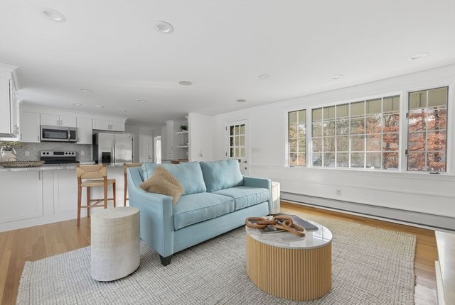 6 Glen Drive, Lynnfield, MA 01940