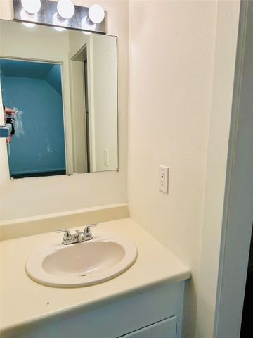 402 S Bryan Belt Line Road, Mesquite, TX 75149