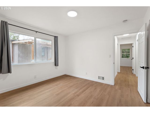 8625 Se KNAPP St, Portland, OR 97266