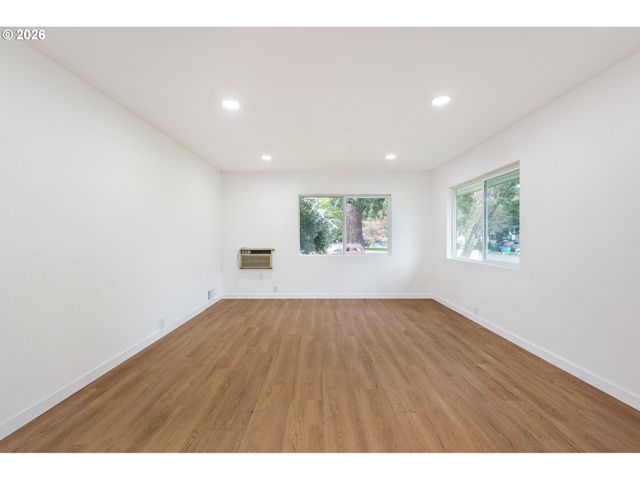 8625 Se KNAPP St, Portland, OR 97266