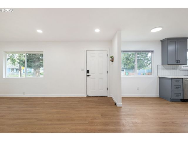 8625 Se KNAPP St, Portland, OR 97266