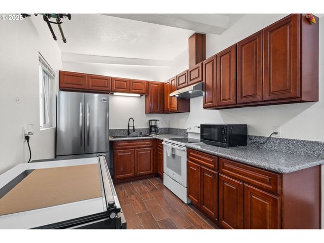 8625 Se KNAPP St, Portland, OR 97266