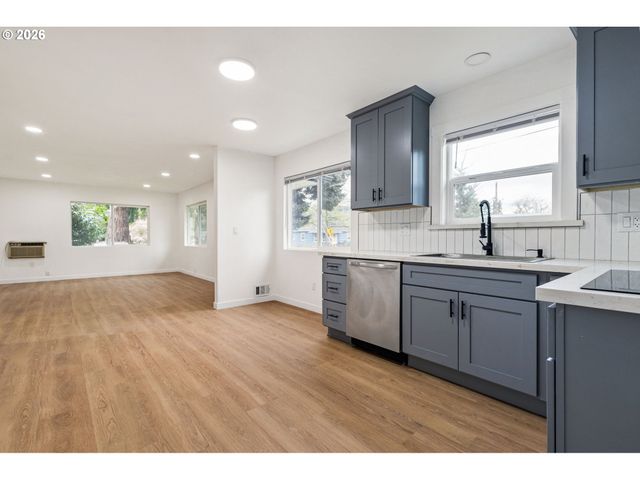 8625 Se KNAPP St, Portland, OR 97266