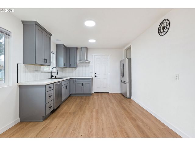 8625 Se KNAPP St, Portland, OR 97266