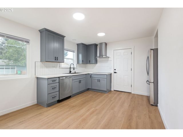 8625 Se KNAPP St, Portland, OR 97266