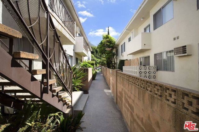 3747 Mentone Avenue, Los Angeles, CA 90034