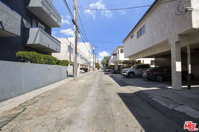 3747 Mentone Avenue, Los Angeles, CA 90034