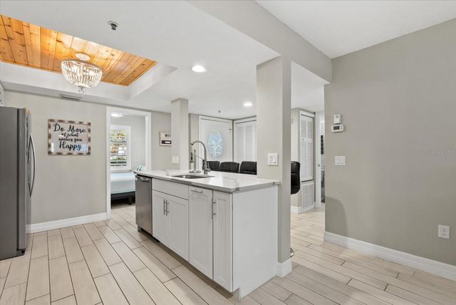 1313 SIESTA BAYSIDE DRIVE 1313D, Sarasota, FL 34242