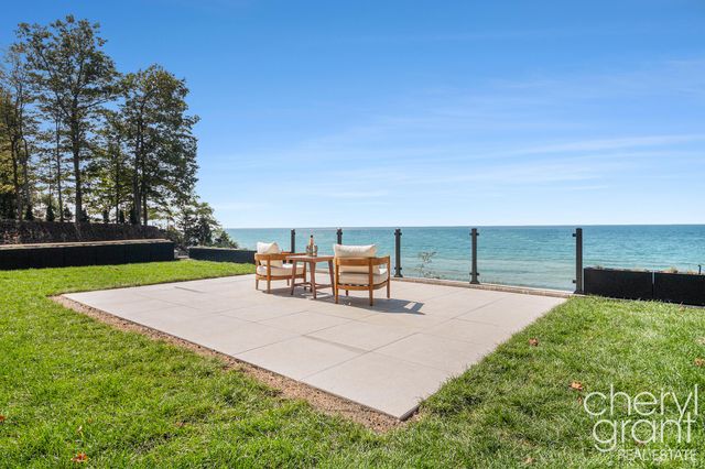 2576 Lakeshore Drive, Saugatuck Twp, MI 49408