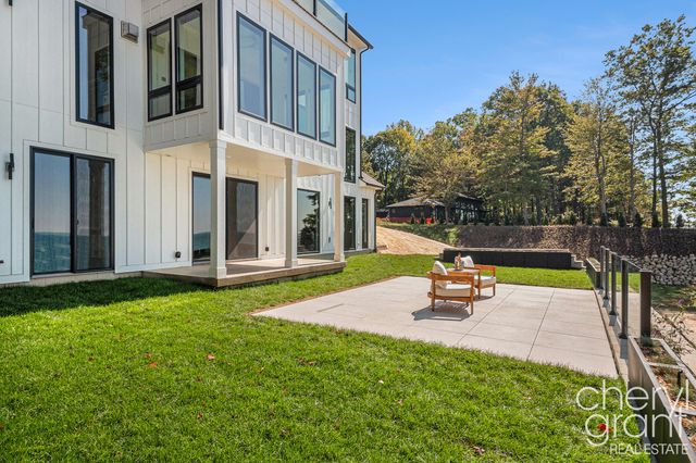 2576 Lakeshore Drive, Saugatuck Twp, MI 49408