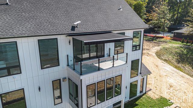 2576 Lakeshore Drive, Saugatuck Twp, MI 49408