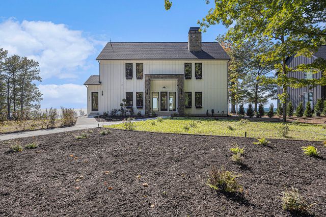 2576 Lakeshore Drive, Saugatuck Twp, MI 49408