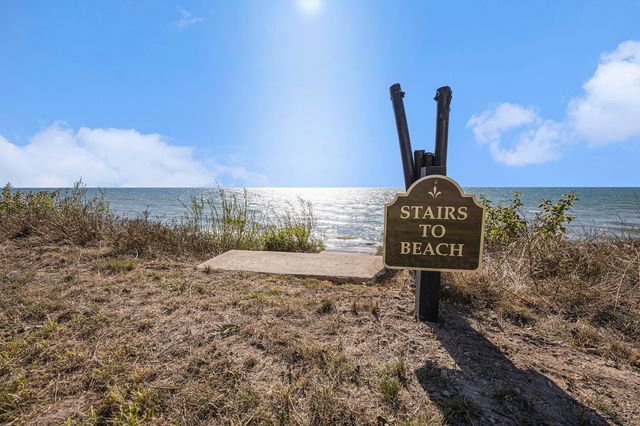 2576 Lakeshore Drive, Saugatuck Twp, MI 49408