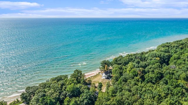 2576 Lakeshore Drive, Saugatuck Twp, MI 49408