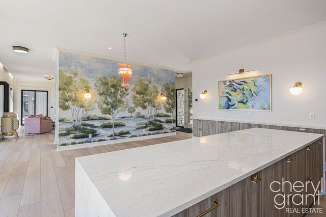 2576 Lakeshore Drive, Saugatuck Twp, MI 49408