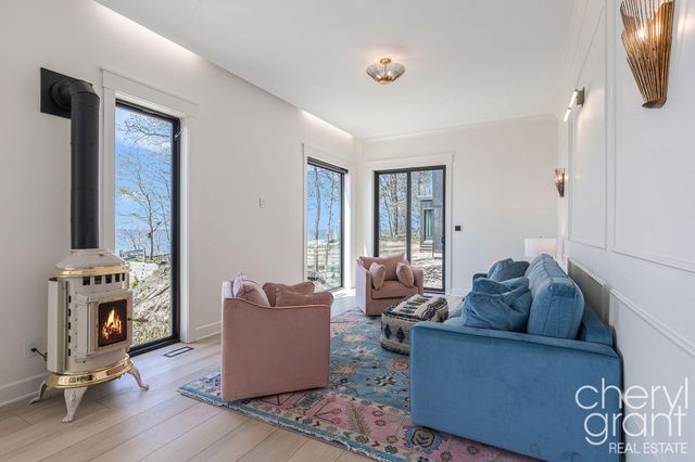 2576 Lakeshore Drive, Saugatuck Twp, MI 49408