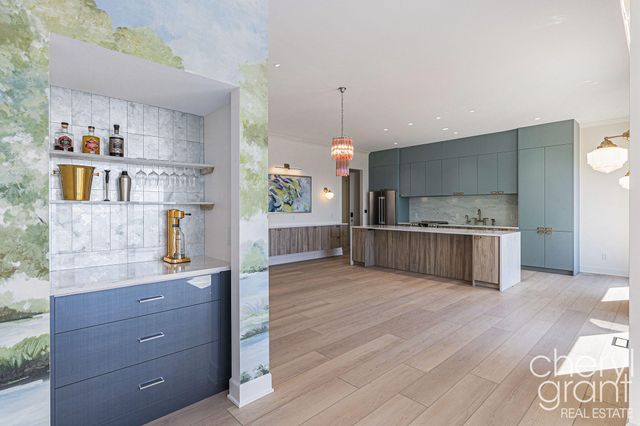 2576 Lakeshore Drive, Saugatuck Twp, MI 49408