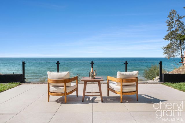 2576 Lakeshore Drive, Saugatuck Twp, MI 49408