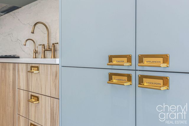 2576 Lakeshore Drive, Saugatuck Twp, MI 49408