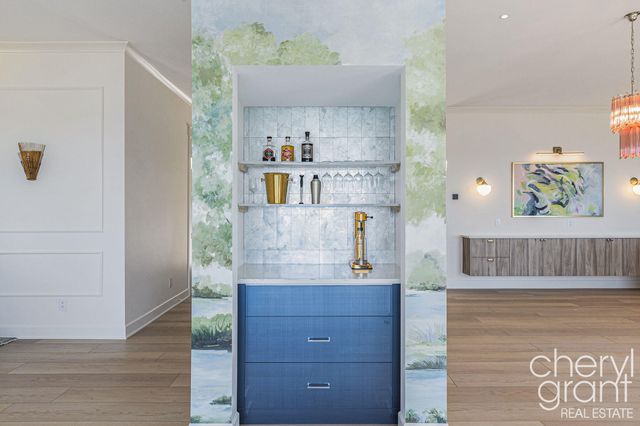 2576 Lakeshore Drive, Saugatuck Twp, MI 49408