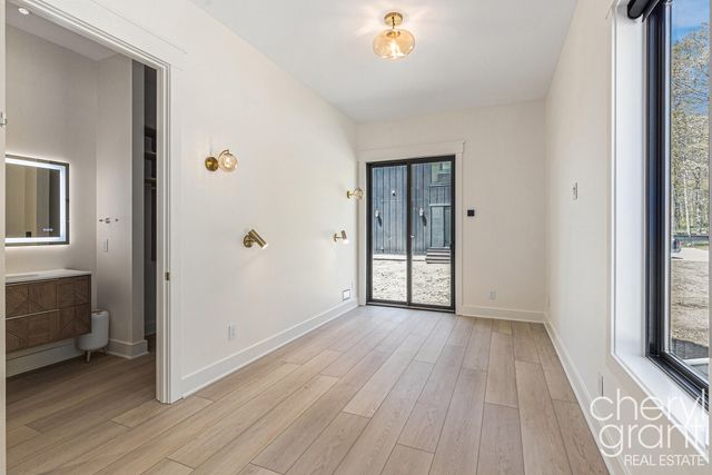 2576 Lakeshore Drive, Saugatuck Twp, MI 49408