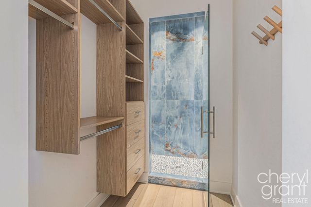 2576 Lakeshore Drive, Saugatuck Twp, MI 49408