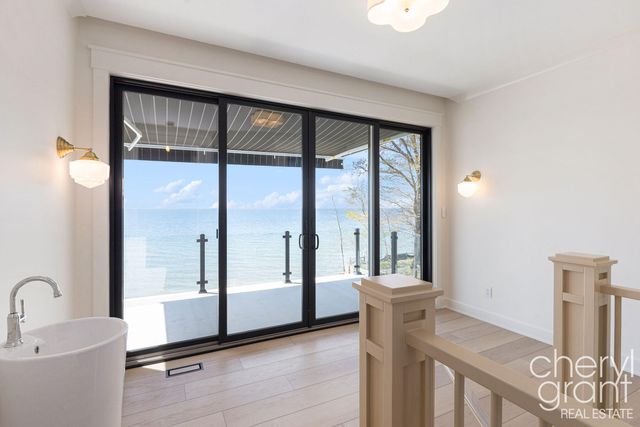 2576 Lakeshore Drive, Saugatuck Twp, MI 49408