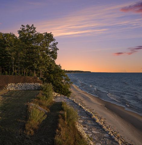 2576 Lakeshore Drive, Saugatuck Twp, MI 49408