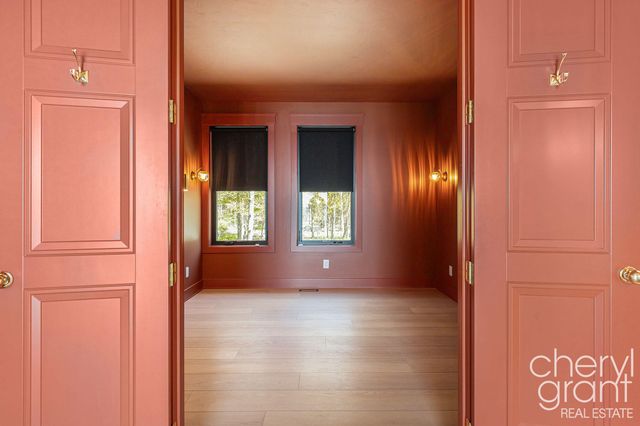 2576 Lakeshore Drive, Saugatuck Twp, MI 49408