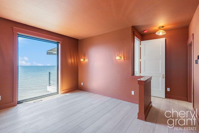 2576 Lakeshore Drive, Saugatuck Twp, MI 49408