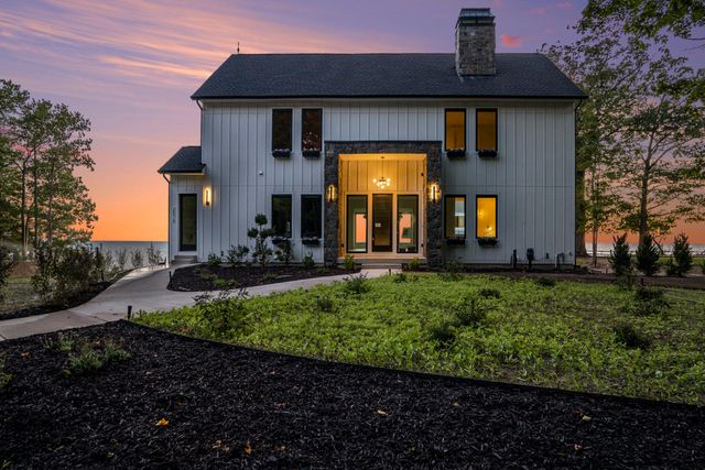 2576 Lakeshore Drive, Saugatuck Twp, MI 49408