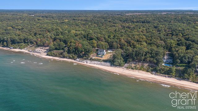 2576 Lakeshore Drive, Saugatuck Twp, MI 49408