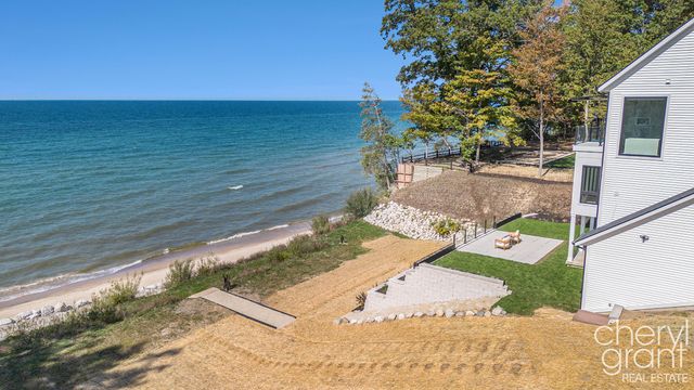 2576 Lakeshore Drive, Saugatuck Twp, MI 49408