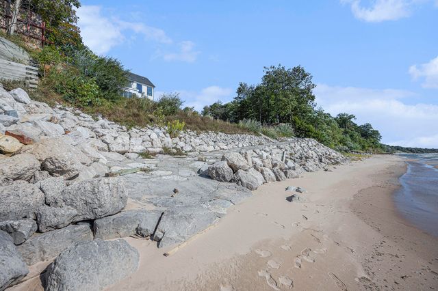 2576 Lakeshore Drive, Saugatuck Twp, MI 49408