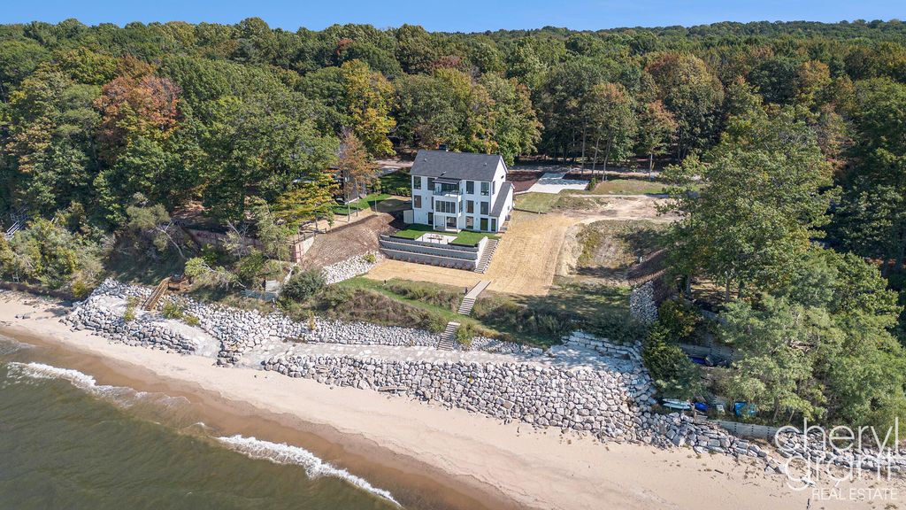2576 Lakeshore Drive, Saugatuck Twp, MI 49408