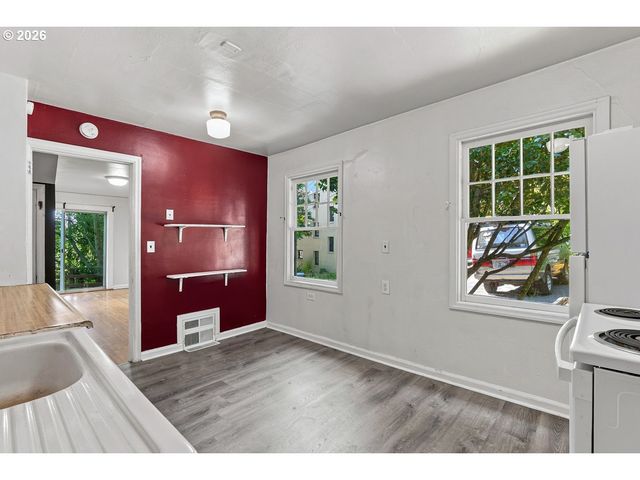 1017 Sw GROVER St, Portland, OR 97239