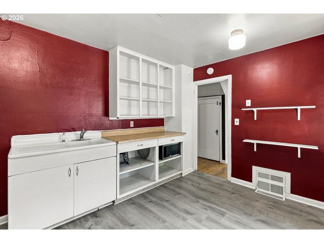 1017 Sw GROVER St, Portland, OR 97239