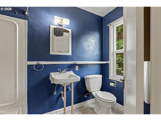 1017 Sw GROVER St, Portland, OR 97239