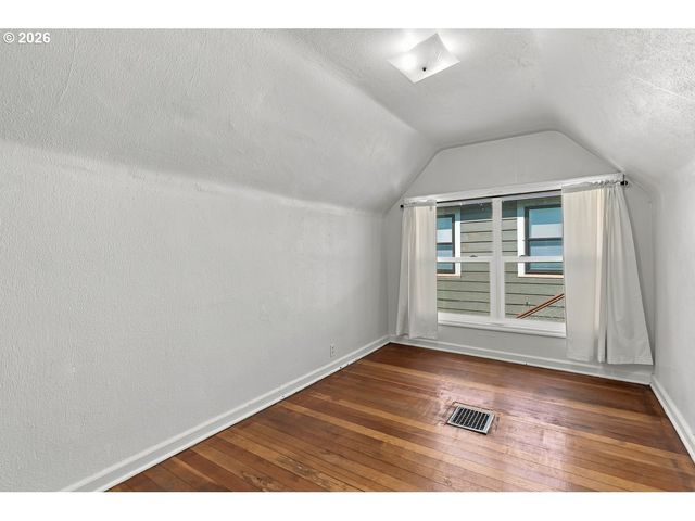 1017 Sw GROVER St, Portland, OR 97239