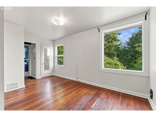 1017 Sw GROVER St, Portland, OR 97239