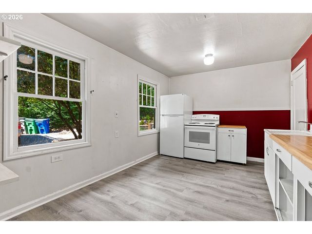 1017 Sw GROVER St, Portland, OR 97239